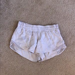 NWOT Lululemon hotty hot shorts